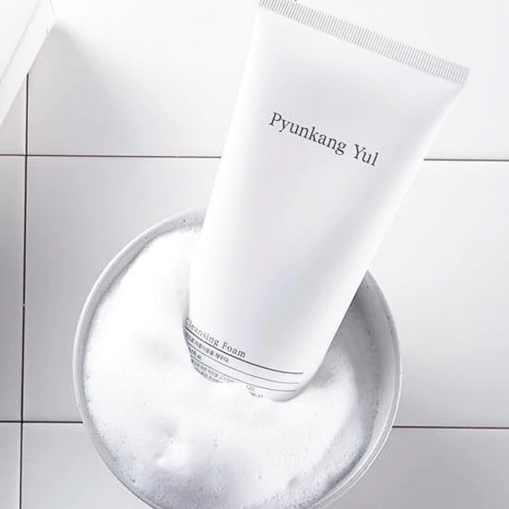 Tuba Pyunkang Yul Cleansing Foam 150ml čistí nečistoty z vašej pokožky.