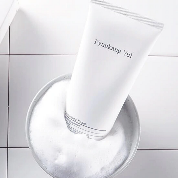 Tuba Pyunkang Yul Cleansing Foam 150ml čistí nečistoty z vašej pokožky.