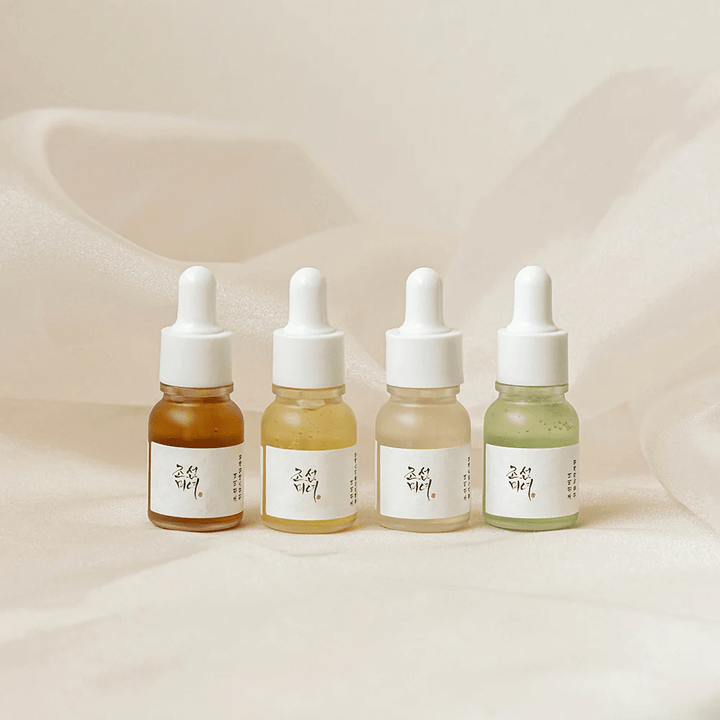 Štyri fľaše Beauty of Joseon Hanbang Serum Discovery Kit 4 ks na bielom pozadí.