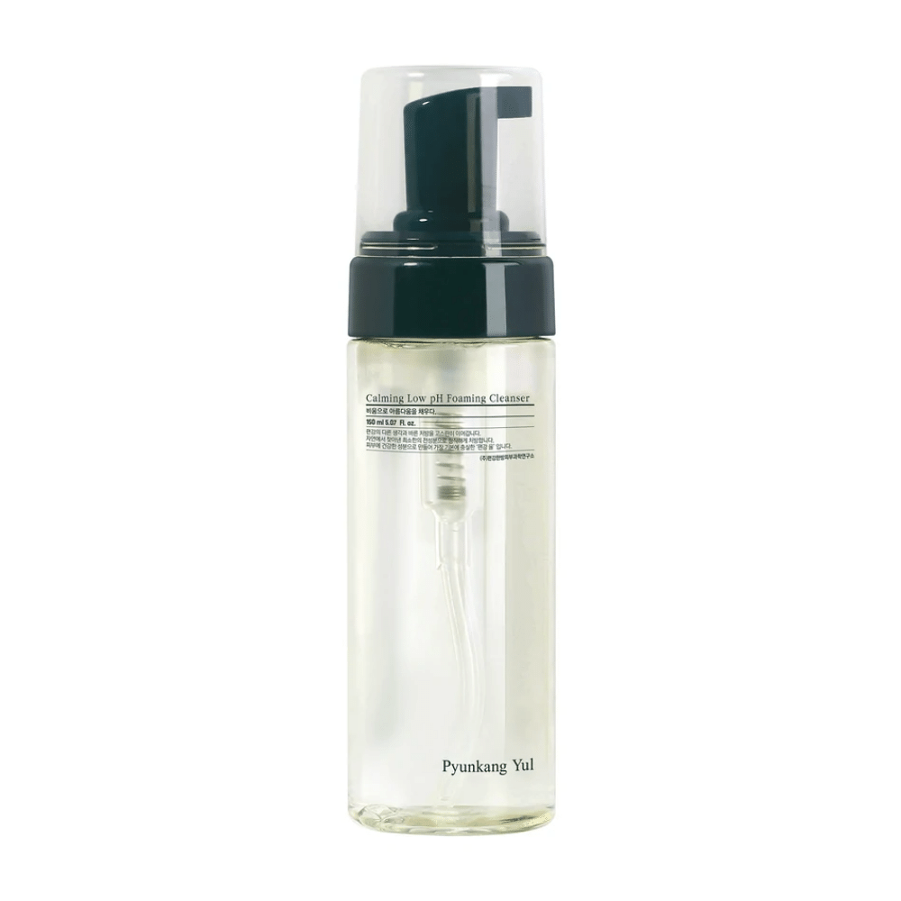 Fľaša Pyunkang Yul Calming Low pH Foaming Cleanser 150ml na bielom pozadí.